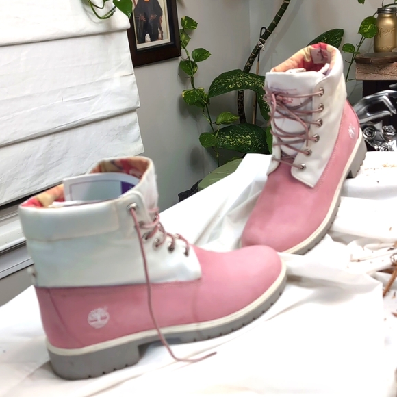 Pink waterproof Timberland 🩷🩷🩷🩷 - Picture 2 of 11